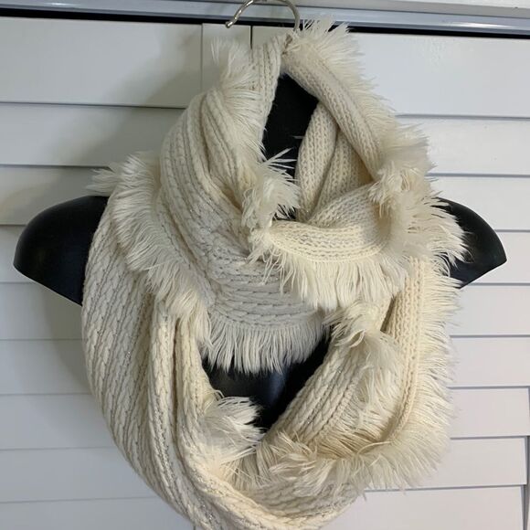 Carlie Paige cream infinity scarf - Picture 1 of 7